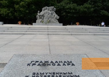 Bild:Krasnodar, 2013, Denkmal für die Opfer der deutschen Besatzungszeit, Yad Vashem, Inna Martiskovskaya