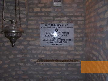 Image: Budapest, 2005, Memorial plaque to the victims of the Budapest ghetto, Stiftung Denkmal