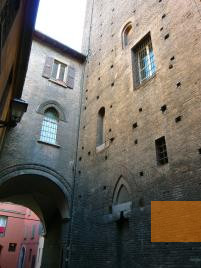 Image: Bologna, 2009, Walls in the medieval ghetto, Jessica Spengler