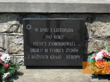 Image: Trawniki, 2009, New inscription on the monument, identifying the victims as Jews, Tomasz Kowalik