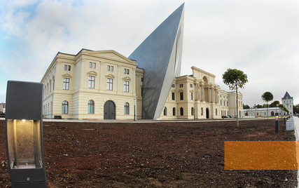 Image: Dresden, 2011, View of museum with new building, Bundeswehr, Mandt