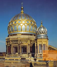 Bild:Berlin, o.D., Die neugestalteten Kuppeln der Neuen Synagoge, Stiftung Neue Synagoge Berlin – Centrum Judaicum, Margit Billeb