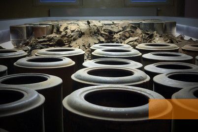 Image: Erfurt, 2012, Ash urns from the crematorium of the Buchenwald concentration camp, Sammlung Erinnerungsort Topf & Söhne