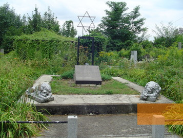 Image: Chernivtsi, 2009, Mass grave on the Jewish Cemetery, Christian Herrmann
