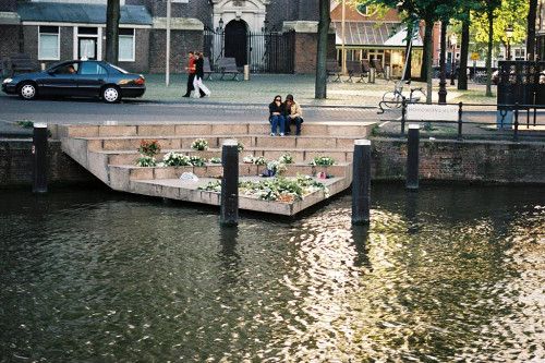Amsterdam, o.D., Fragment des Denkmals am Wasser, University of Tampa Bay, Florida