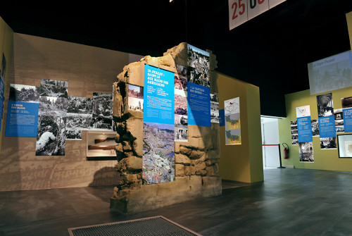 Caen, o.D., Blick in die Ausstellung: Die Landung und die Schlacht in der Normandie, Le Mémorial de Caen