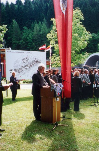 Loibl, 2002, Gedenkveranstaltung vor dem nördlichen Tunnelportal, Peter Gstettner