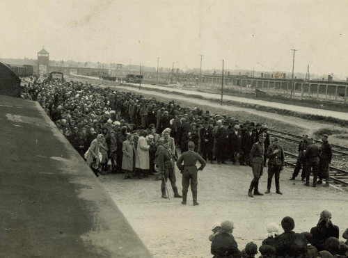 Auschwitz-Birkenau, 1944, Ankunft ungarischer Juden im Vernichtungslager, Yad Vashem