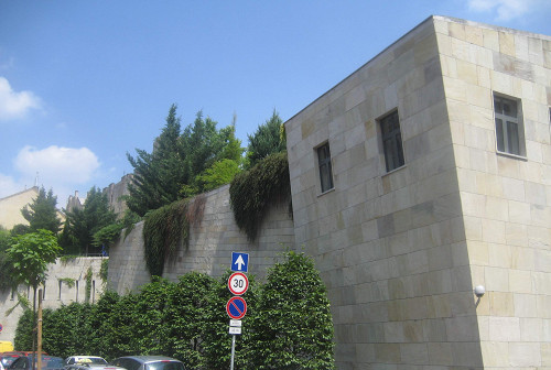 Budapest, 2010, Außenfassade des Gedenkzentrums, Stiftung Denkmal