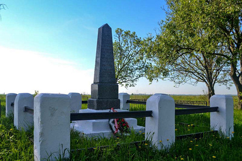 Sluzk, o.D., Denkmal in der Nähe des Dorfes Sloboda, nasledie-sluck.by