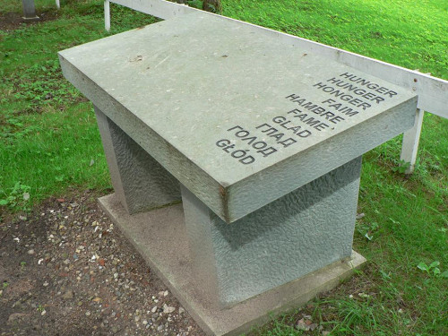 Nützen, 2008, Die Steinskulptur »Hungerstein«, KZ-Gedenkstätte Kaltenkirchen