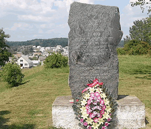 Slonim, 2008, Denkmal in der Nähe des Dorfes Petralewitschi 1, www.eilatgordinlevitan.com