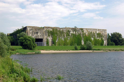 Bremen-Farge, 2007, Die Südseite des Bunkers, Harald Schwörer, photein.de