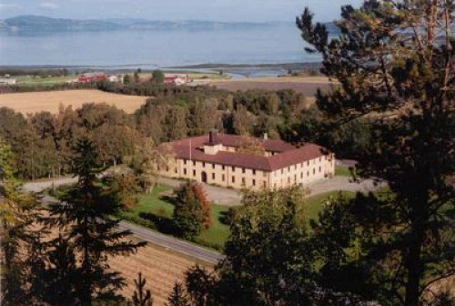 Falstad, 2002, Hauptgebäude des ehemaligen SS-Strafgefangenenlagers, Falstadsenteret