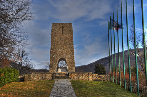 Sant'Anna di Stazzema, 2008, Außenansicht des Beinhauses, Sergio Bovi Campeggi