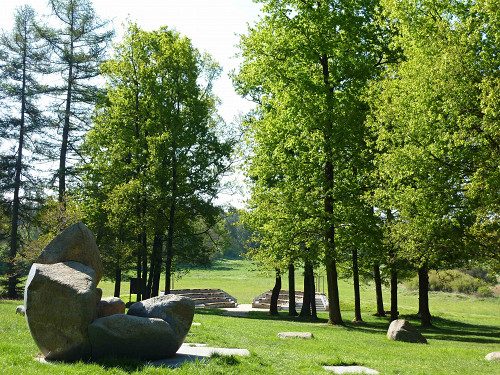 Lety, 2011, Denkmal in Erinnerung an die Opfer des »Zigeunerlagers Lety«, Michal Ritter, CC BY-SA 3.0 