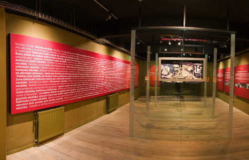 Gernika, 2009, Blick in die Ausstellung, Fundación Museo de la Paz de Gernika