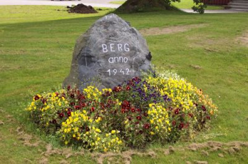 Berg, 2004, Gedenkstein auf dem ehemaligen Lagergelände, Bjarte Bruland