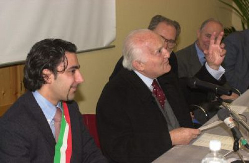 Civitella in Val di Chiana, 2003, Eröffnung des Dokumentationszentrums mit dem Zeitzeugen Gabriel Burbea, Biblioteca comunale di Civitella  Val di Chiana