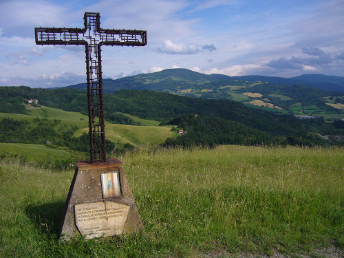 Monte Sole, 2010, Kreuz im Gedenkpark, Biblioteca Salaborsa