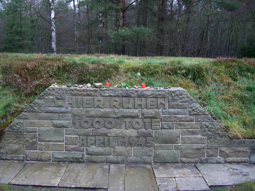  Lohheide, 2007, Massengrab auf dem Gelände der Gedenkstätte, Ronnie Golz