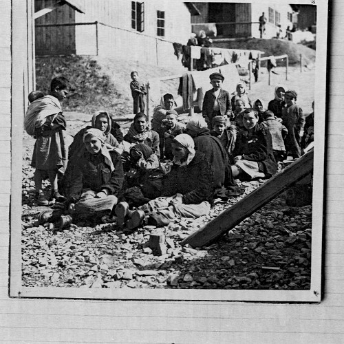 Hodonin, um 1943, Gefangene Roma im »Zigeunerlager Hodonin«, Archiv Muzea romské kultury