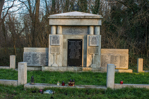 Tschenstochau, 2013, Grab von im Januar 1942 ermordeten Juden auf dem jüdischen Friedhof, Takimiro