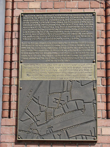 Przemyśl, 2009, Gedenktafel  für das Ghetto am Schulgebäude, Marek Król