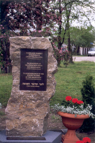 Izbica, 2007, Gedenkstein für aus Franken deportierte Juden, Bildungswerk Stanislaw Hantz