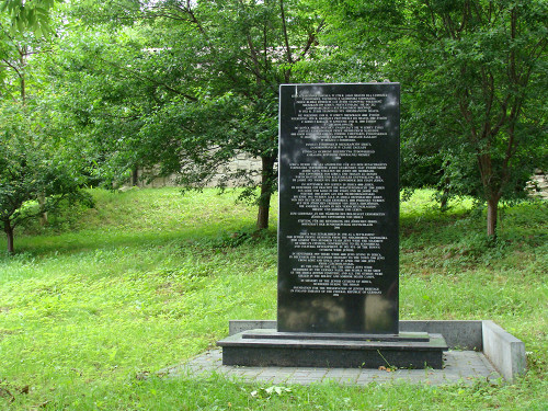 Izbica, 2010, Gedenkstein für die ehemalige jüdische Gemeinde und die Opfer des Ghettos, Aung