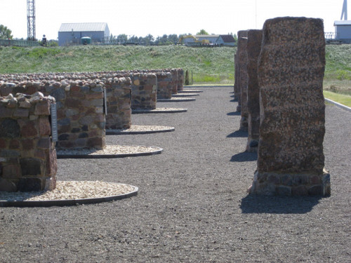 Libau, 2008, Detailansicht der Denkmalanlage an der Erschießungsstelle bei Skede, Henry Blumberg