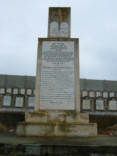 Sărmaşu, 2006, Das Denkmal für die Opfer des Massakers, Stiftung Denkmal, Roland Ibold
