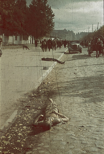 Kiev, end of September 1941, Jews shot dead on the marching route to Babi Yar, Hamburger Institut für Sozialforschung.