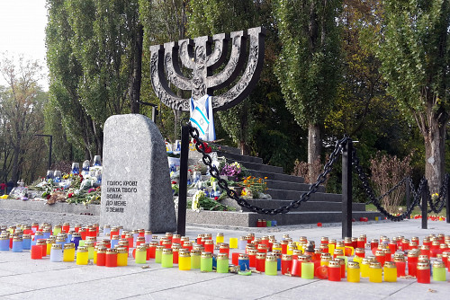 Babi Yar, 2016, The menorah a few days after the memorial service to mark the 75th anniversary of the massacre, Stiftung Denkmal