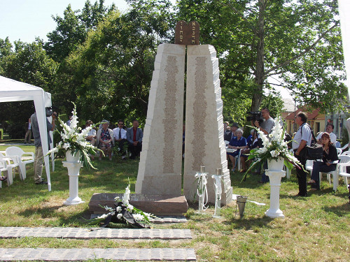 Tolnau, 2002, Einweihung des Denkmals, Stiftung Denkmal