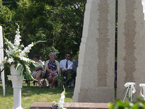Tolnau, 2002, Einweihung des Denkmals, Stiftung Denkmal