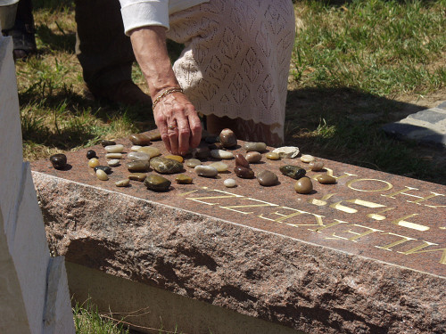 Tolnau, 2002, Einweihung des Denkmals, Stiftung Denkmal