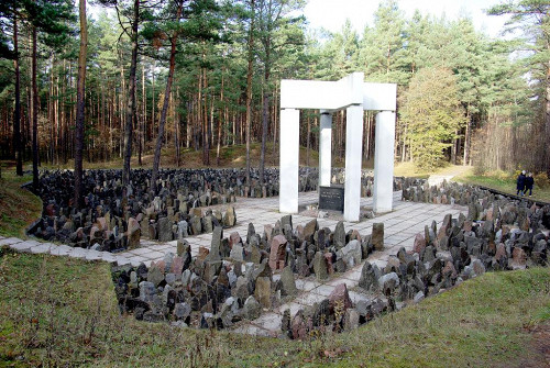 Biķernieki, 2009, Mittelpunkt der Gedenkanlage, Ronnie Golz