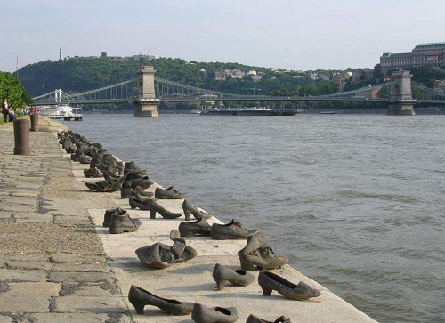 Budapest, 2005, Schuhe am Donauufer, Stiftung Denkmal, Diana Fisch