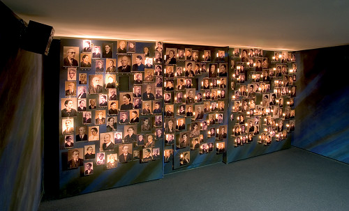 Offenburg, (o.D.), Installation zur jüdischen Geschichte mit Portraits von ermordeten Offenburger Juden, Hubert Braxmaier