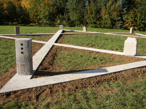 Neckarzimmern, 2004, Das Mahnmal zum Zeitpunkt der Grundsteinlegung, Jürgen Stude