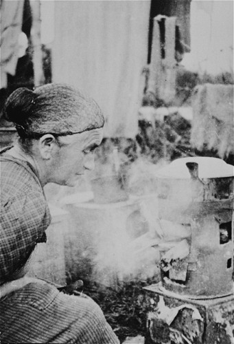 Gurs, 1940/41, Frau Althausen aus Mannheim im Lager Gurs, USHMM