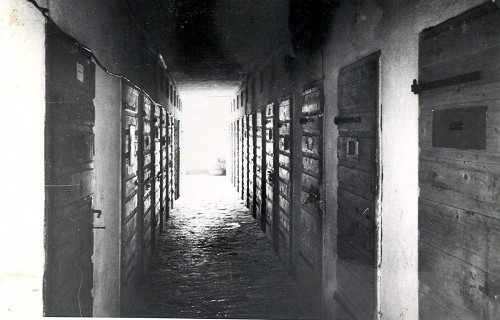 Bozen, o.D., Zellentrakt im Lager Bozen, Fondazione Centro di Documentazione Ebraica Contemporanea Milano