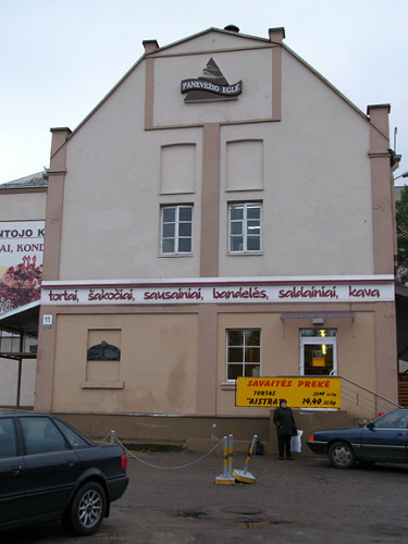 Panevėžys, 2004, Die ehemalige »Ponevezh Jeschiwa, Stiftung Denkmal, Nerijus Grigas