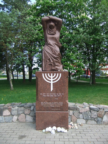 Panevėžys, 2016, Denkmal »Trauernde Jüdische Mutter«, Panevėžio apskrities Gabrielės Petkevičaitės-Bitės viešoji Biblioteka, Asta Rimkūnienė