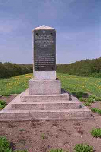 Marijampolė, 2004, Gedenkstein an der Massenerschießungsstätte, Stiftung Denkmal