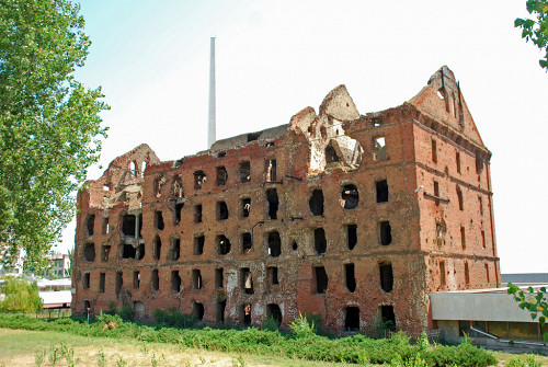 Wolgograd, 2011, Ein als Ruine erhaltenes Gebäude als Teil der Gedenkstätte, Rob Atherton - www.bbmexplorer.com