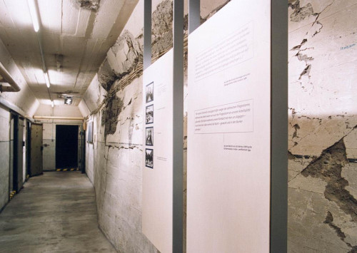 Wolfsburg, o.D., Ausstellungsraum in einem ehemaligen Luftschutzraum mit noch sichtbarem Bombenschaden, Volkswagen AG