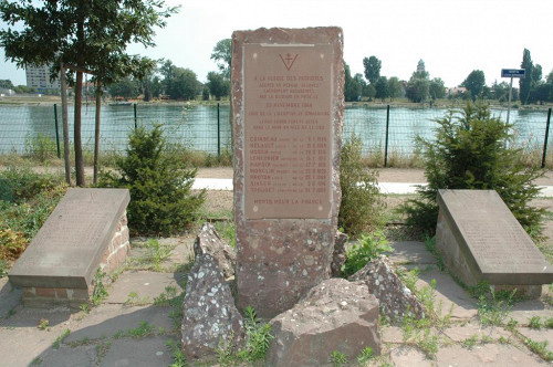 Straßburg, 2006, Die Stele auf der französischen Rheinseite, Kehler Zeitung, Hans-Jürgen Walter