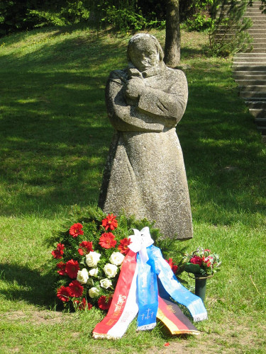Kamminke, 2006, Kriegsgräberstätte Golm - Skulptur »Die Frierende«, Archiv Volksbund Deutsche Kriegsgräberfürsorge e.V.